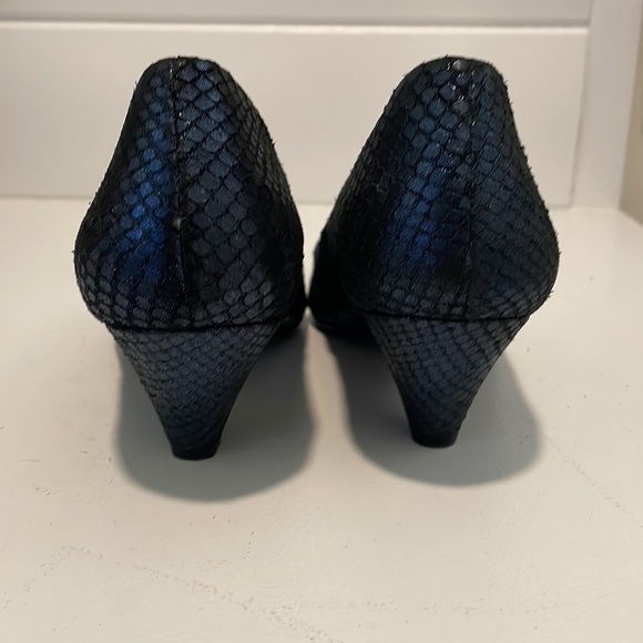 Shiny, navy short heeled shoes by David Dickson. Size 6.5 - Picture 4 of 5
